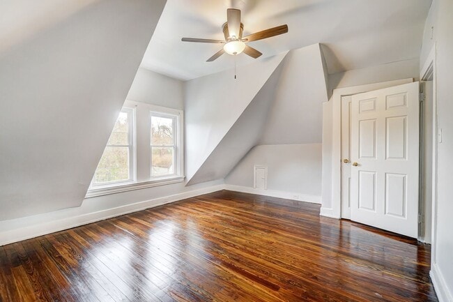 Building Photo - Three Bedroom in Cincinnati!