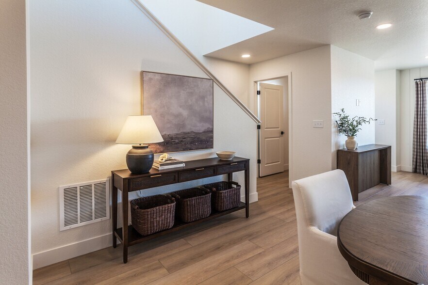 Building Photo - 3210 Sykes Dr