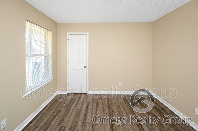 Building Photo - 2672 Rosebud Dr E