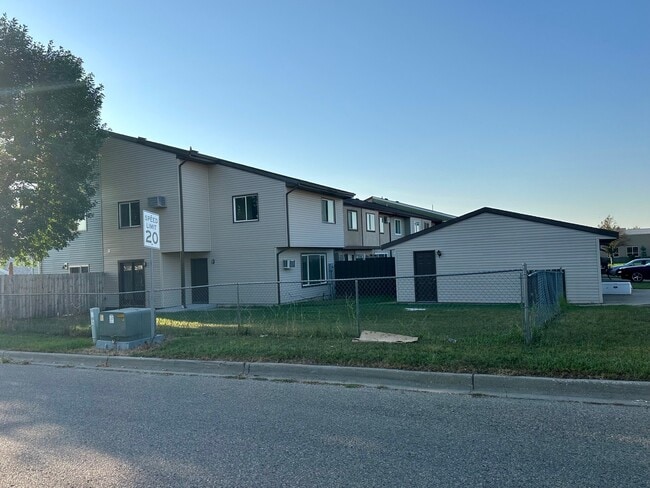 Building Photo - 2616 19th Ave W