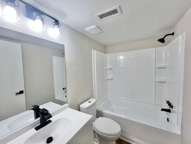 Building Photo - Newly Remodeled 2BD, 1.5BA Raleigh Condo i...