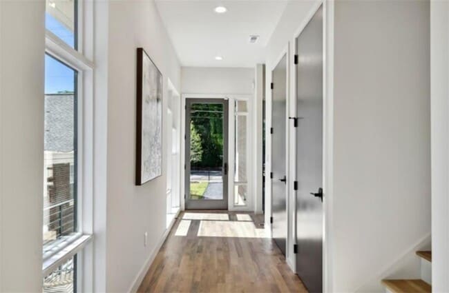 Building Photo - 536 Highland Ave NE