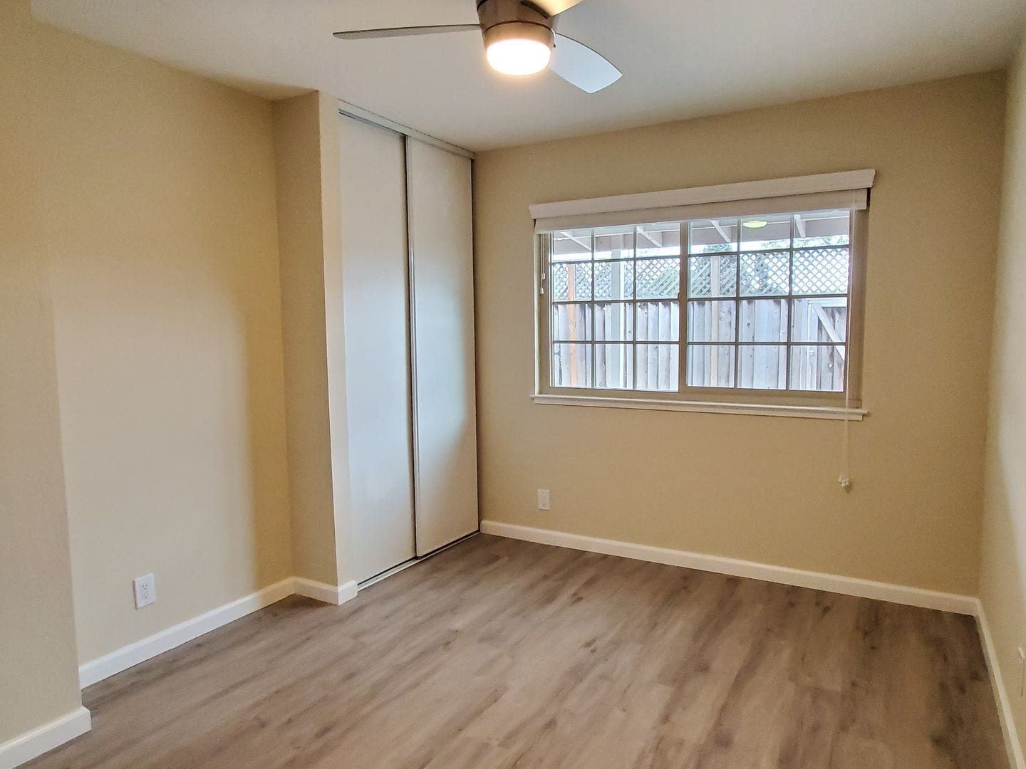 Building Photo - 156 Lonetree Ct