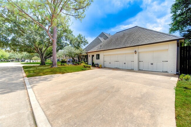 Building Photo - 1002 Daria Dr