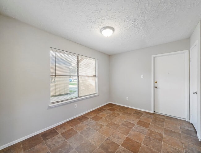 Building Photo - 21730 Castlemont Ln