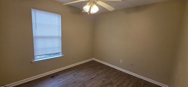 Building Photo - 2902 Meadowhill Dr