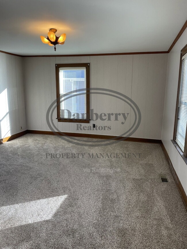 Building Photo - 606 South St