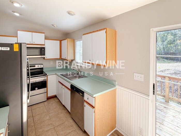 Building Photo - 132 E 8th St