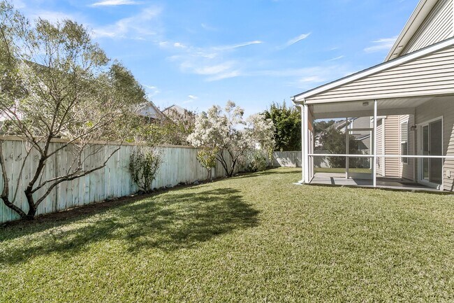 Building Photo - 5 Bedroom 3 Bath Home Located in Sophia Landing in Goose Creek