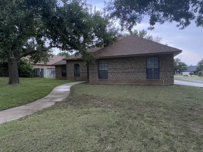 Building Photo - 1801 Thomas Ct