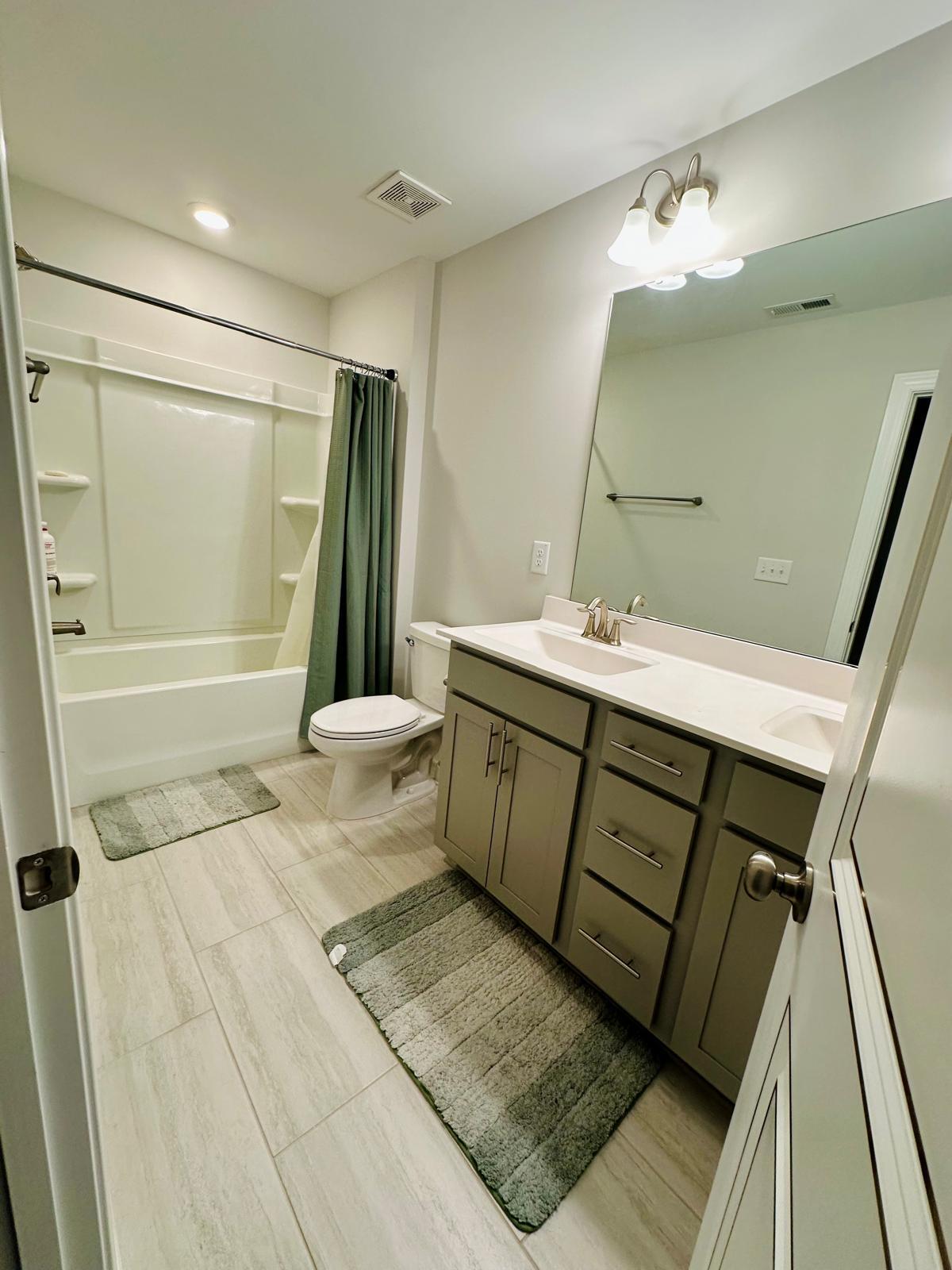 3rd full bathroom - 1403 Rosepine Dr