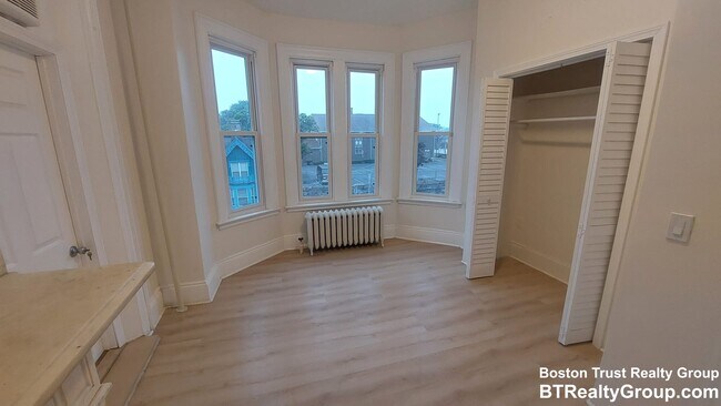 Building Photo - 4 Montrose St