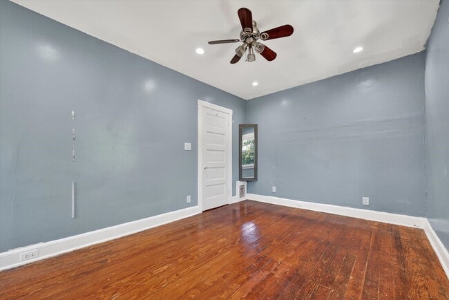 Building Photo - OPEN HOUSE on Sunday Feb 15th from 12 - 2 PM  Turn-key Ready 3 BR 1 BA in Newburgh, NY -$2950