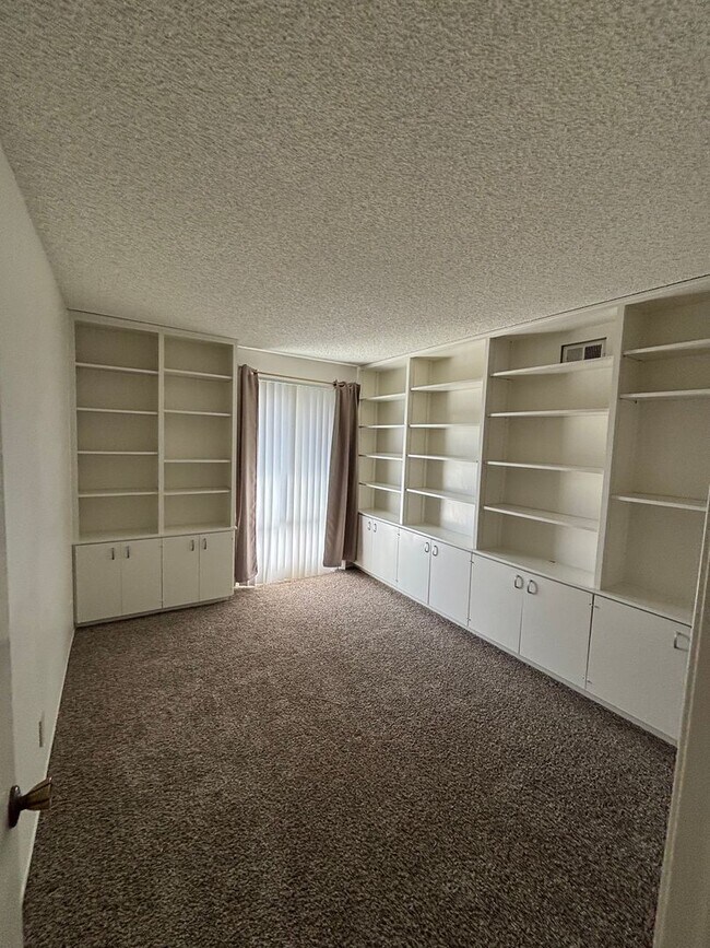 Building Photo - For Lease – Spacious 3 Bedroom Townhome in La Mirada