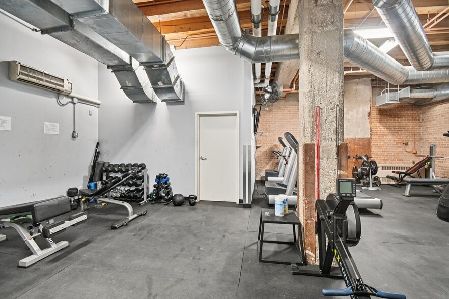 Building Photo - 333 S Desplaines St