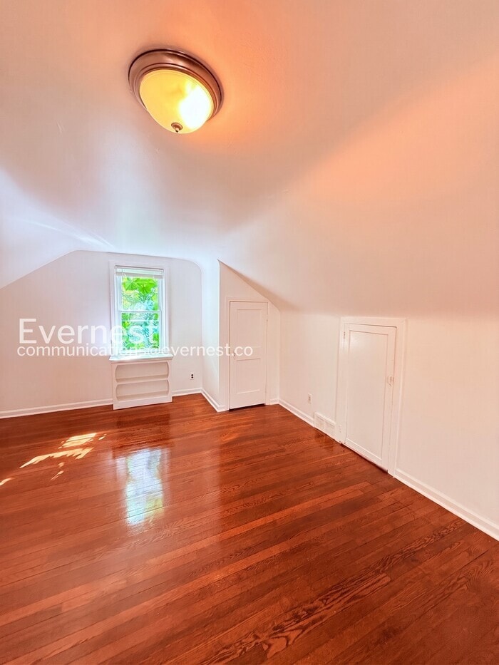 Building Photo - 10620 McKinney St
