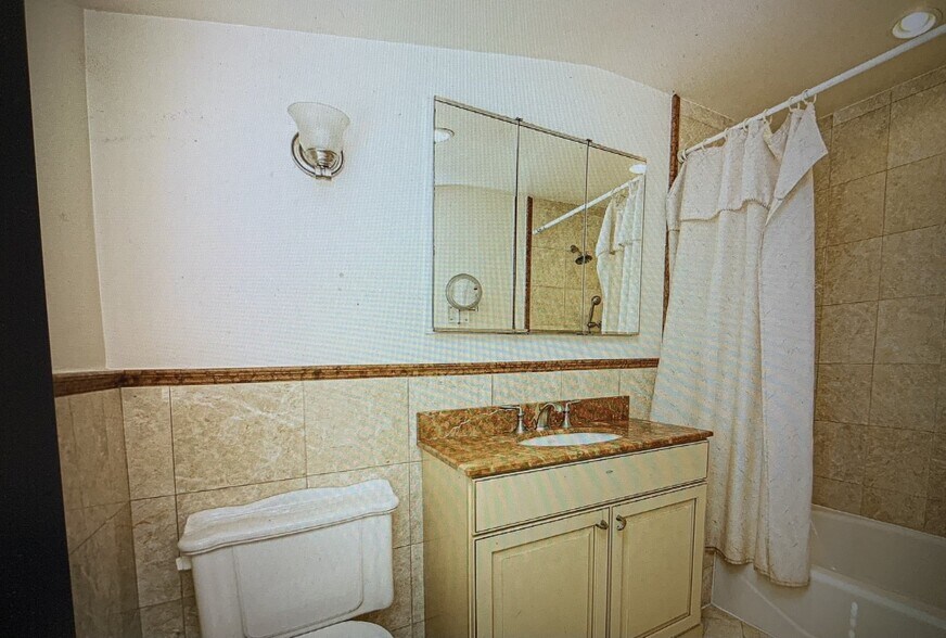 Building Photo - 526 Williams Rd