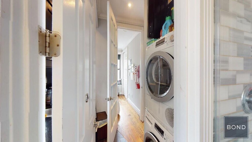 Building Photo - 234 Mott St