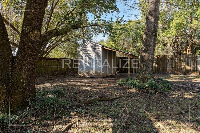 Building Photo - Creole Style 3 Bed 2.5 Bath Home on Oversized Lot