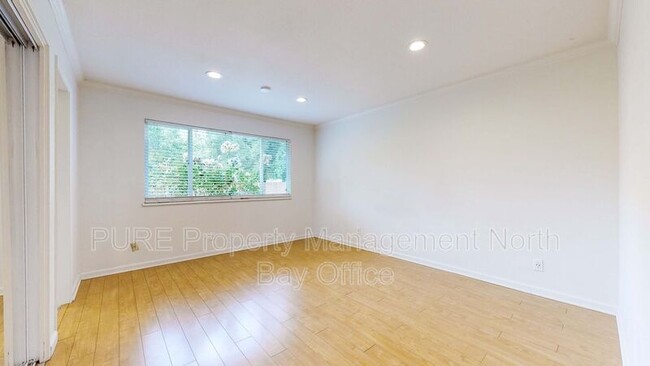 Building Photo - 3225 Meadow Glen Dr