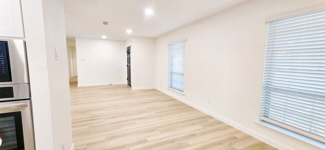 Building Photo - 1607 Centenary Dr