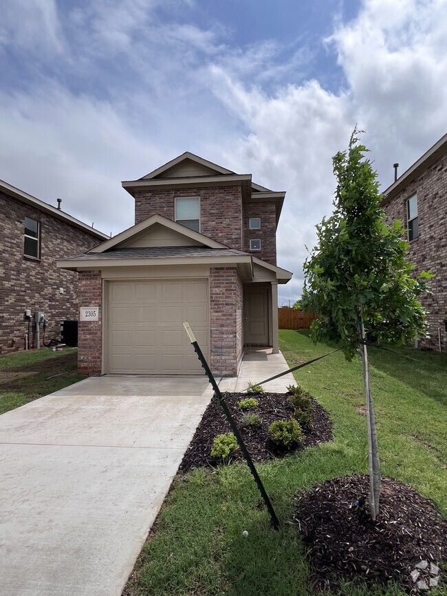 Building Photo - 2305 Wolford Ct