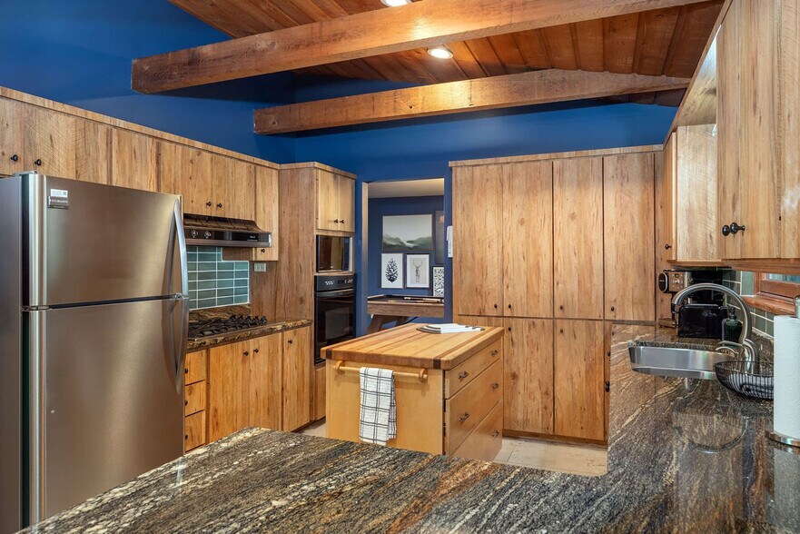 Building Photo - 134 Wolf's Head Ct