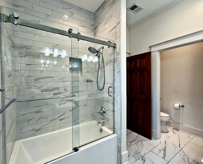 Building Photo - Beautifully Updated Historic Home in Midto...
