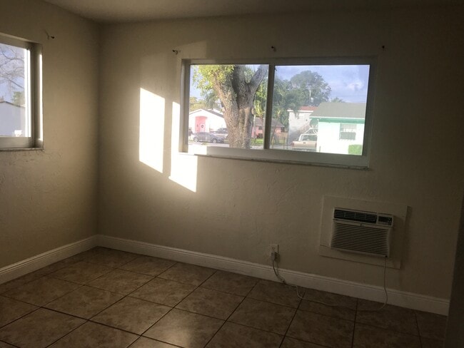 Building Photo - 2871 NW 12th Ct