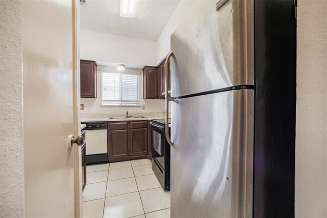 Building Photo - 12500 Brookglade Cir
