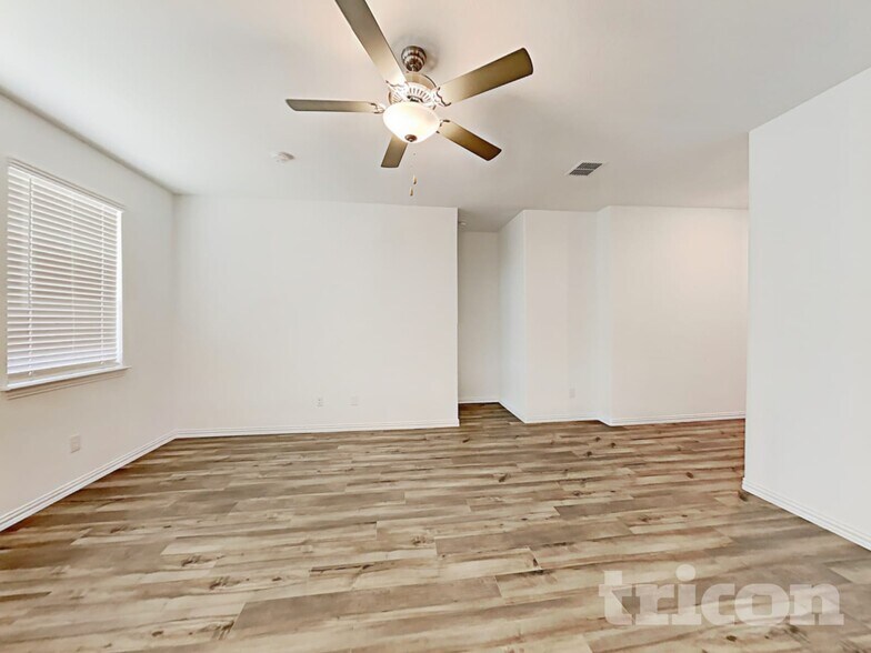 Building Photo - 5416 Montrose Dr