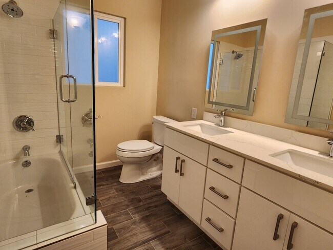 Building Photo - 41st St-343