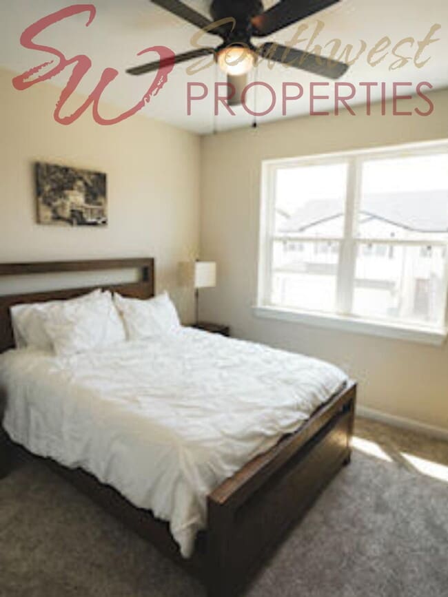 Building Photo - Ebony & Ivory Townhome — Fully Furnished + Walk to Tarleton!