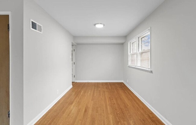 Building Photo - 713 Huntwood Ln