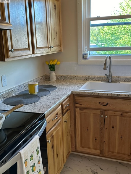 Kitchen - 91 Faith St