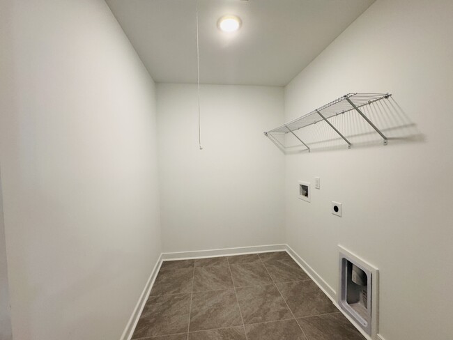 Building Photo - 148 Kingswood Ter