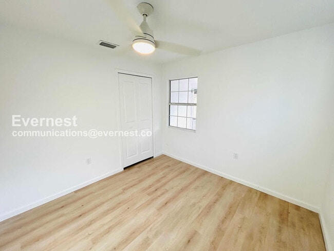 Building Photo - 3032 56th St S