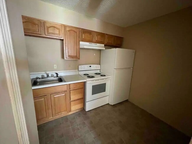 Building Photo - Royal Ridge