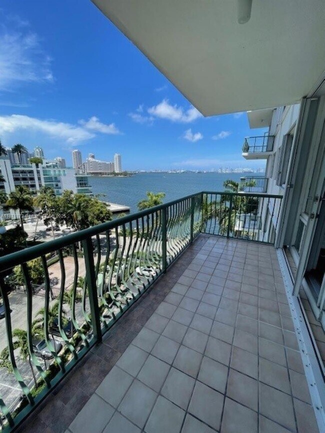 Building Photo - 1408 Brickell Bay Dr