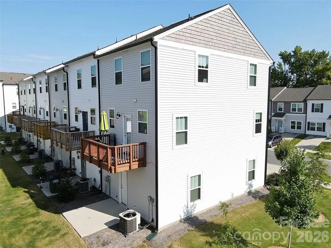 Building Photo - 11005 Woodland Crk Wy