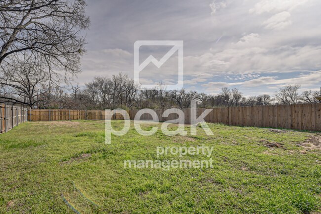 Building Photo - $1750! 3Bed/2Bath in Fort Worth! Get your ...
