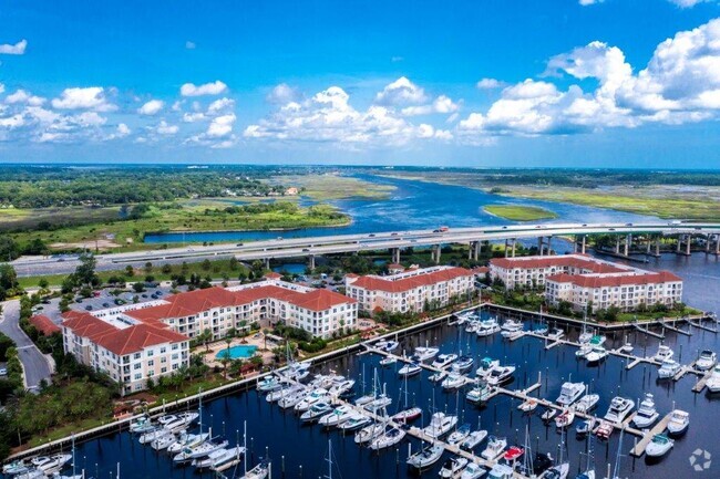 Building Photo - Views at Harbortown