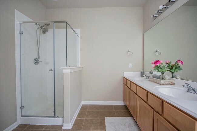 Building Photo - 2209 Onyx Ct