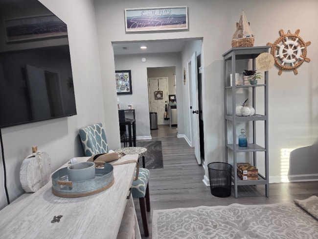 Building Photo - 5 Central St