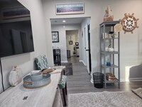 Building Photo - 5 Central St