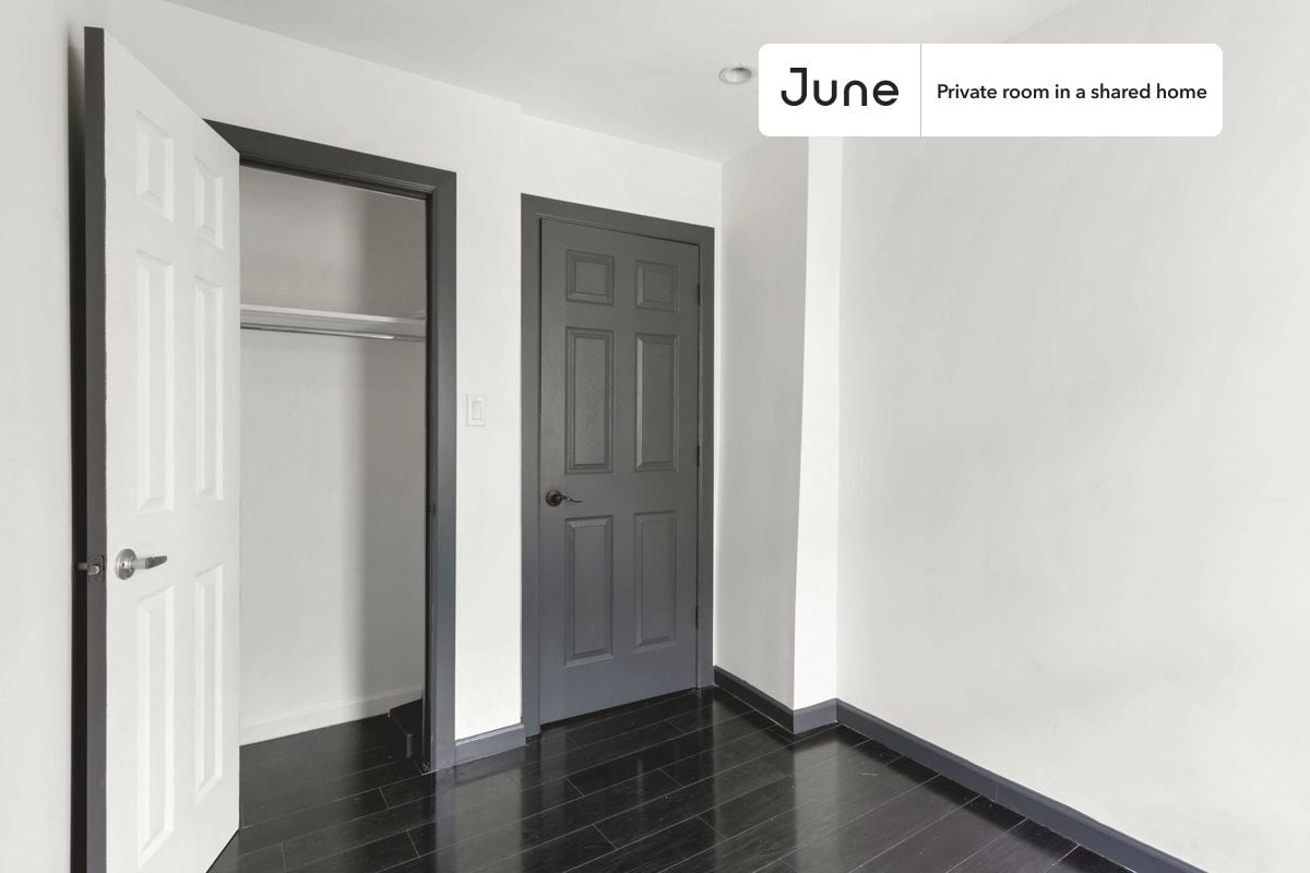 Building Photo - Room in Shared 3 bed/1 bath home