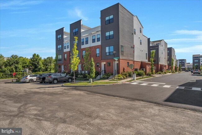 Building Photo - 904 Riverplace Dr