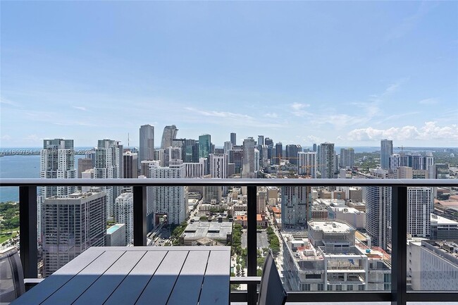 Building Photo - 601 NE 1st Ave