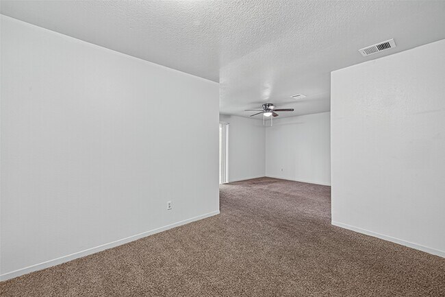 Building Photo - 3906 Glen Cove Cir