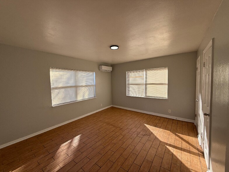 Building Photo - 761 22nd Ave S